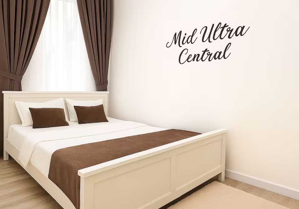 Room with bed and window. — studio in Oradea