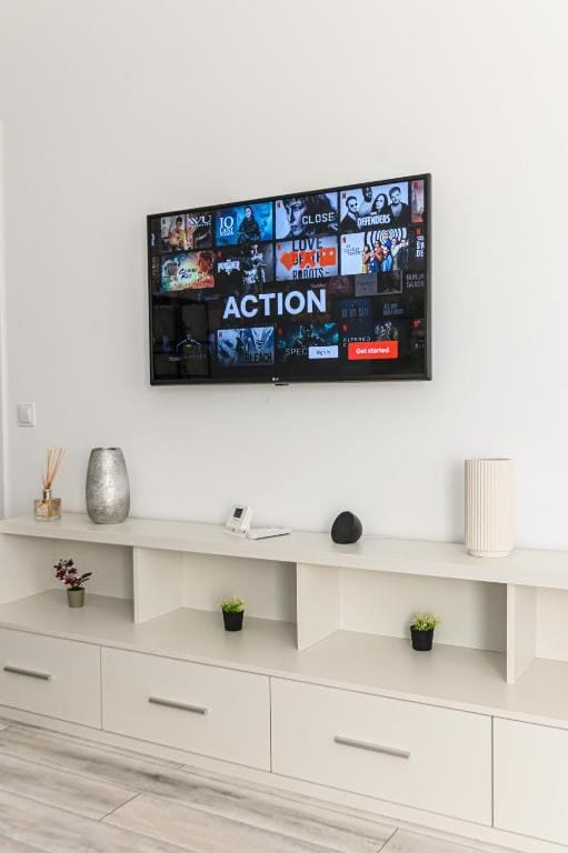 Living room with flat screen TV — apartment in Brașov