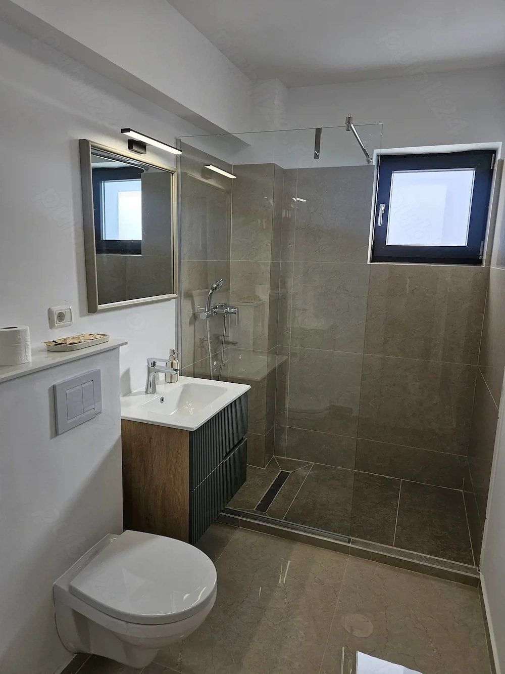 A bathroom with toilet and shower
