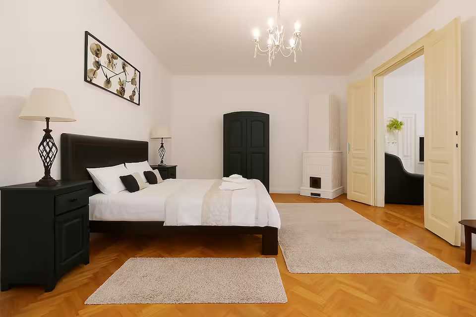 A room with a bed, a closet and a candlestick — apartment in Oradea